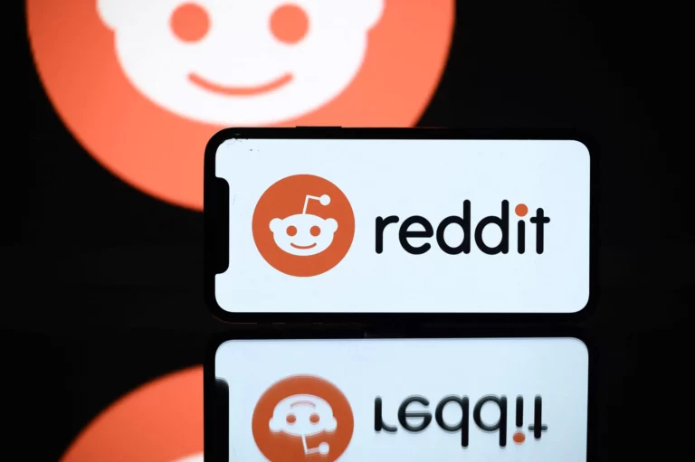 The price of tokens related to Reddit dropped on November 8th following the decision to disable the platform’s blockchain-based Community Points feature, claiming that it was not “scaling as expected.”